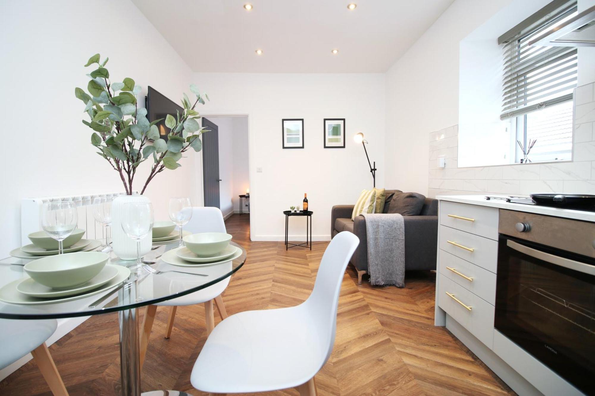 Fully Equipped Kitchen, Parking, City Centre สวอนซี ภายนอก รูปภาพ