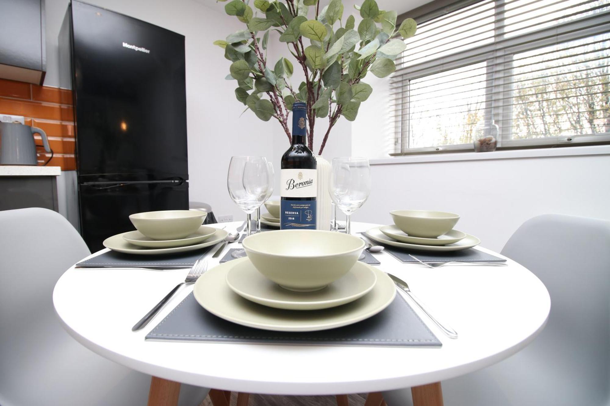 Fully Equipped Kitchen, Parking, City Centre สวอนซี ภายนอก รูปภาพ