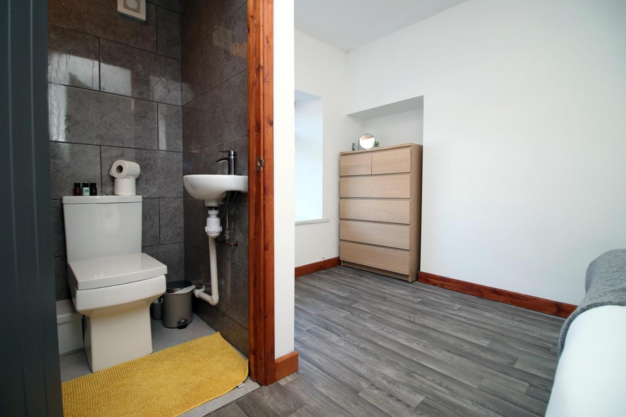 Fully Equipped Kitchen, Parking, City Centre สวอนซี ภายนอก รูปภาพ
