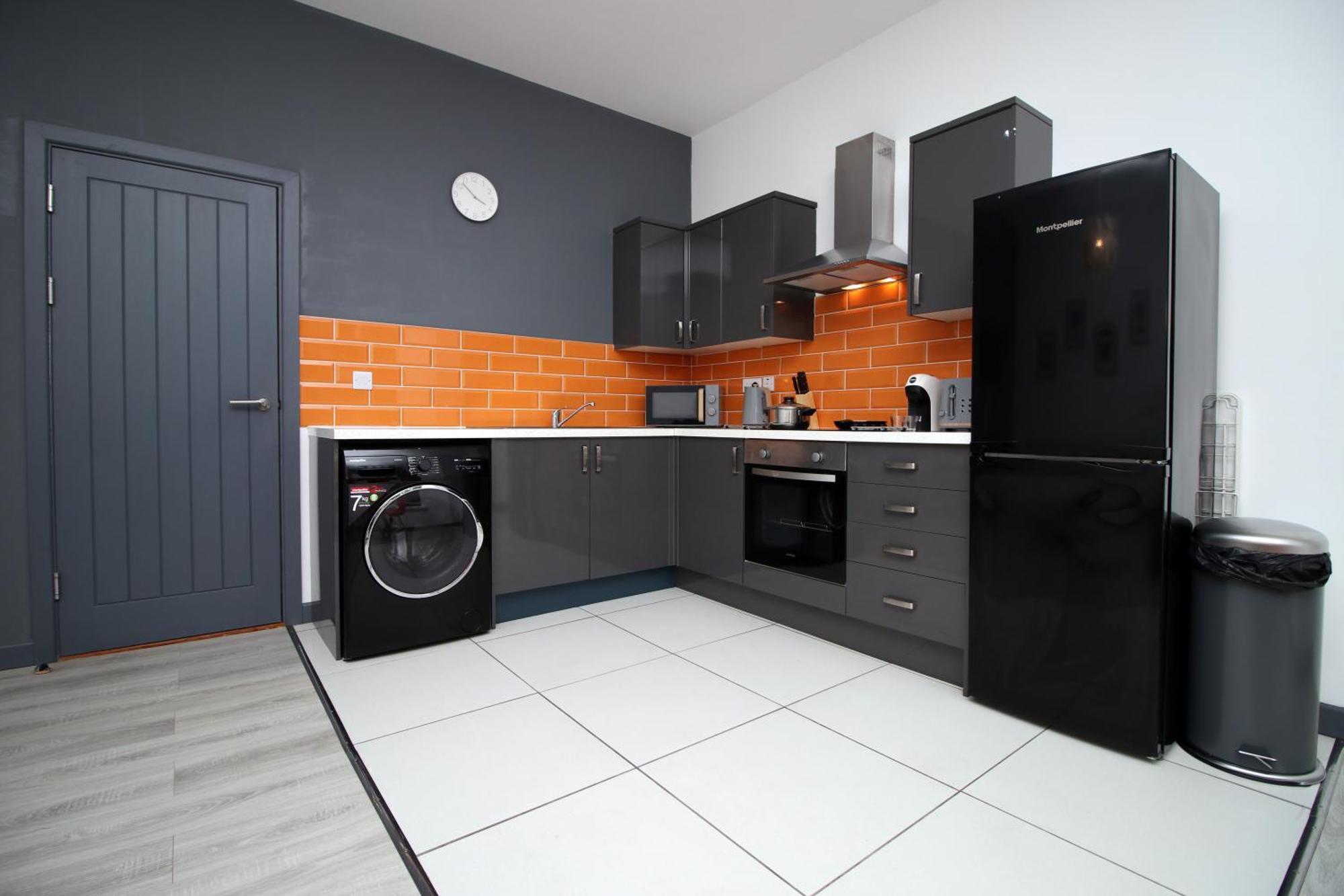 Fully Equipped Kitchen, Parking, City Centre สวอนซี ภายนอก รูปภาพ