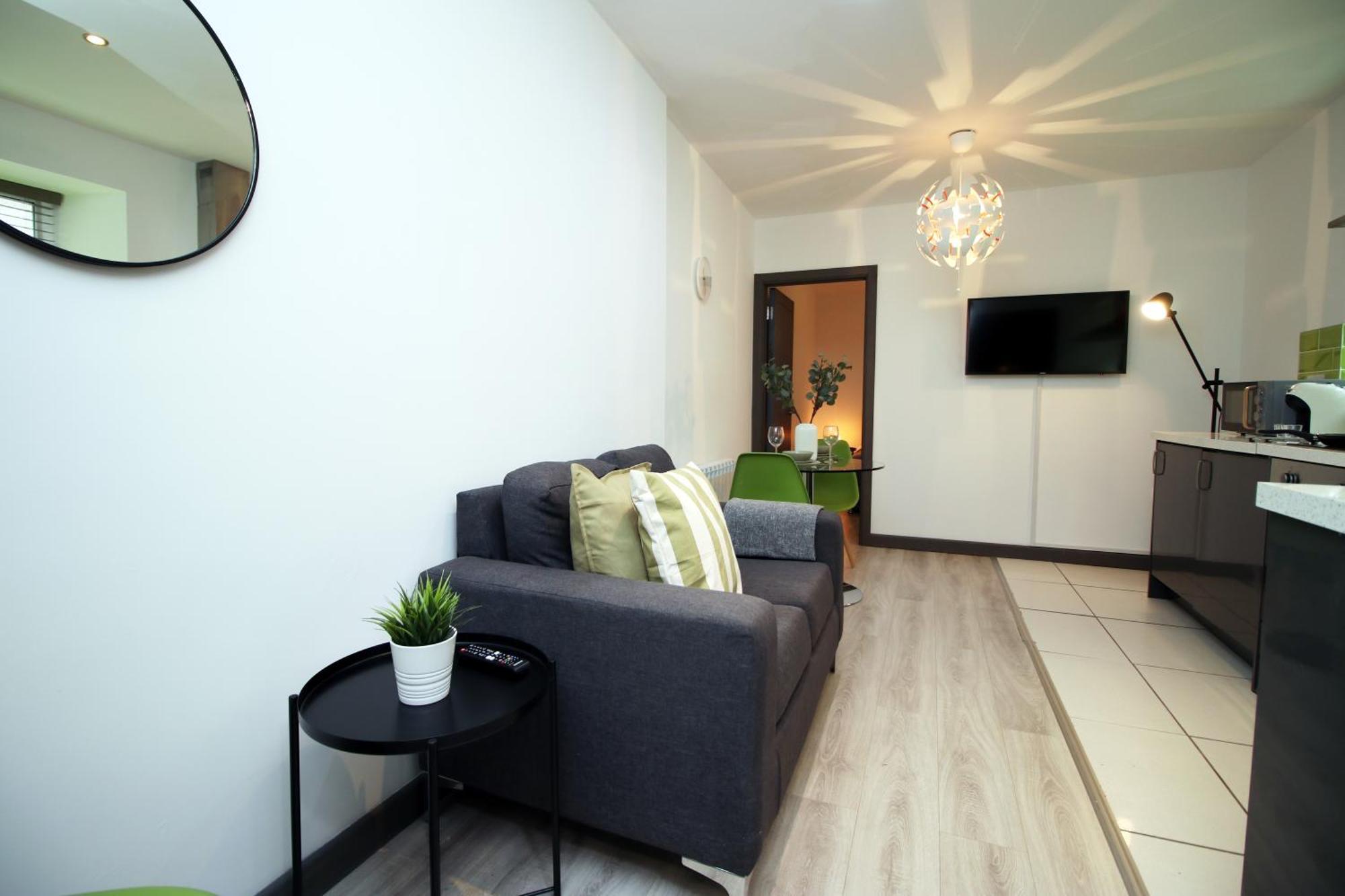Fully Equipped Kitchen, Parking, City Centre สวอนซี ภายนอก รูปภาพ