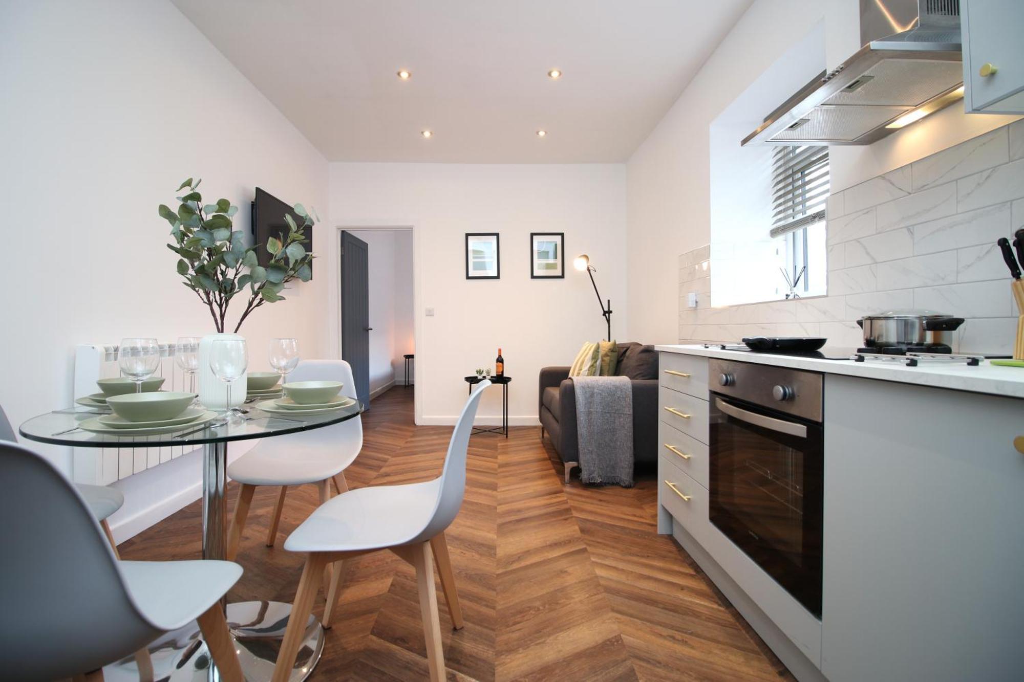 Fully Equipped Kitchen, Parking, City Centre สวอนซี ภายนอก รูปภาพ