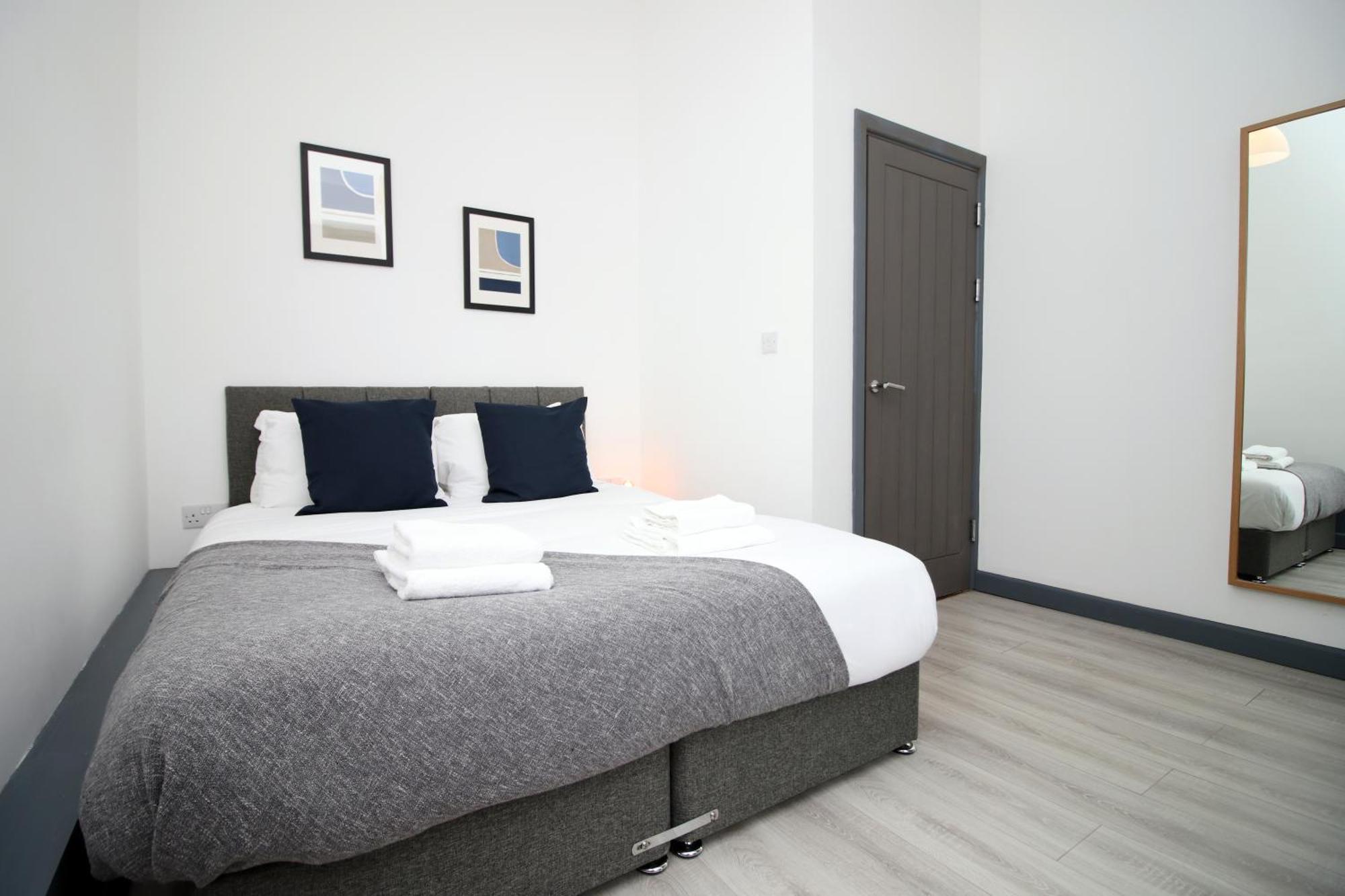 Fully Equipped Kitchen, Parking, City Centre สวอนซี ภายนอก รูปภาพ