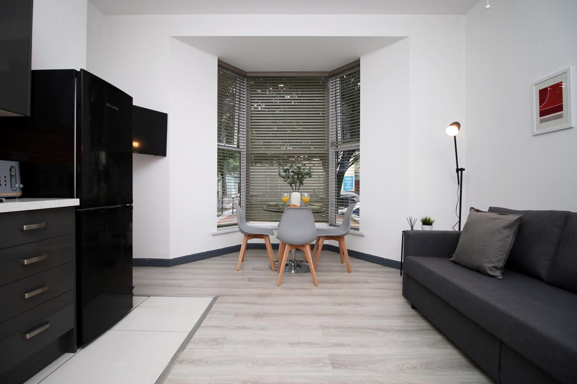 Fully Equipped Kitchen, Parking, City Centre สวอนซี ภายนอก รูปภาพ